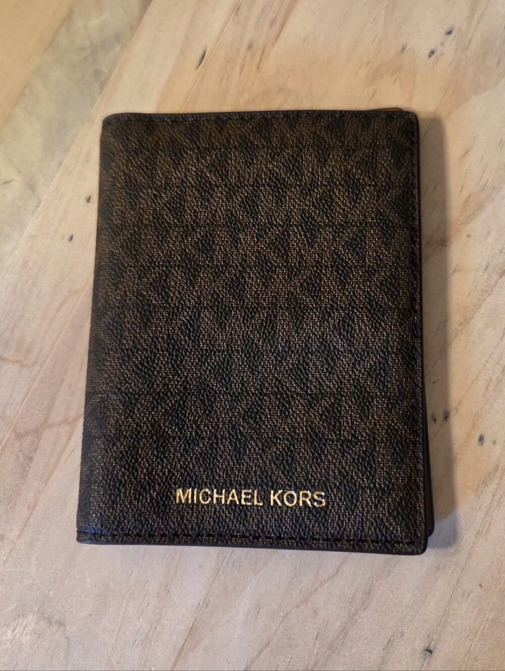 Michael Kors Jet Set Travel Passport Holder Wallet Bifold Brown Tan 6 Card 1 ID